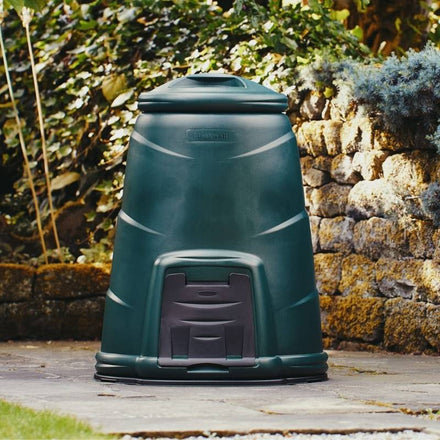 Blackwall Compost Converter Base Plate on the Blackwall 330 Litre Compost Converter in Green | In Situ Shot