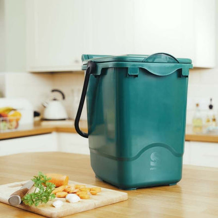 Straight 23 Litre Green Caddy | In Situ Shot