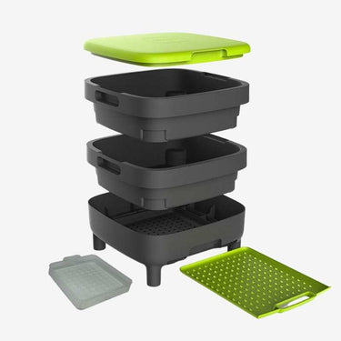 Maze Worm Farm | Studio Shot